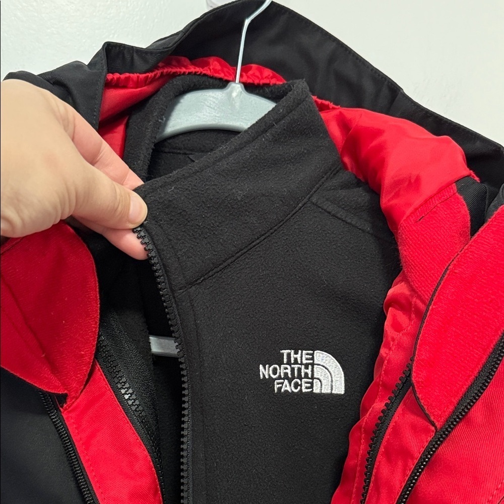 The North Face Kids' Red Black 2 in 1 Waterproof jacket and Fleece Sweater XS 6 - Picture 5 of 8